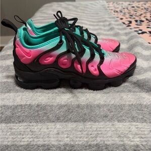 Nike Air VaporMax Plus sneakers in "Miami Nights" Women’s Size 9